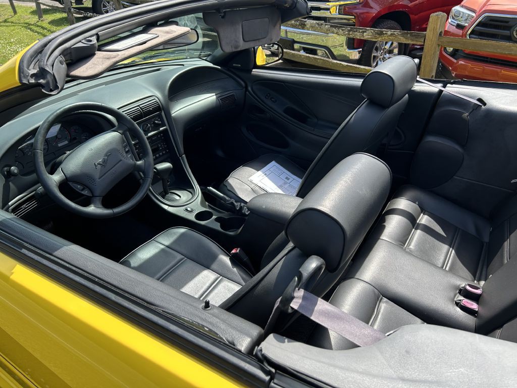 2004 Ford Mustang Image 21