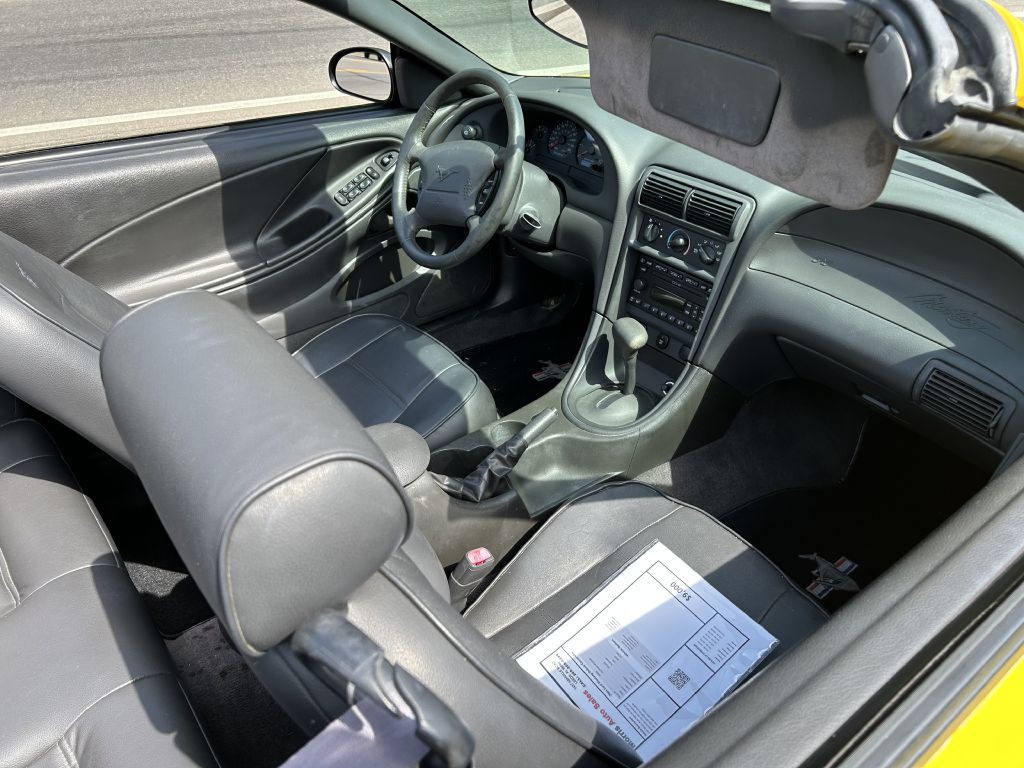 2004 Ford Mustang Image 23