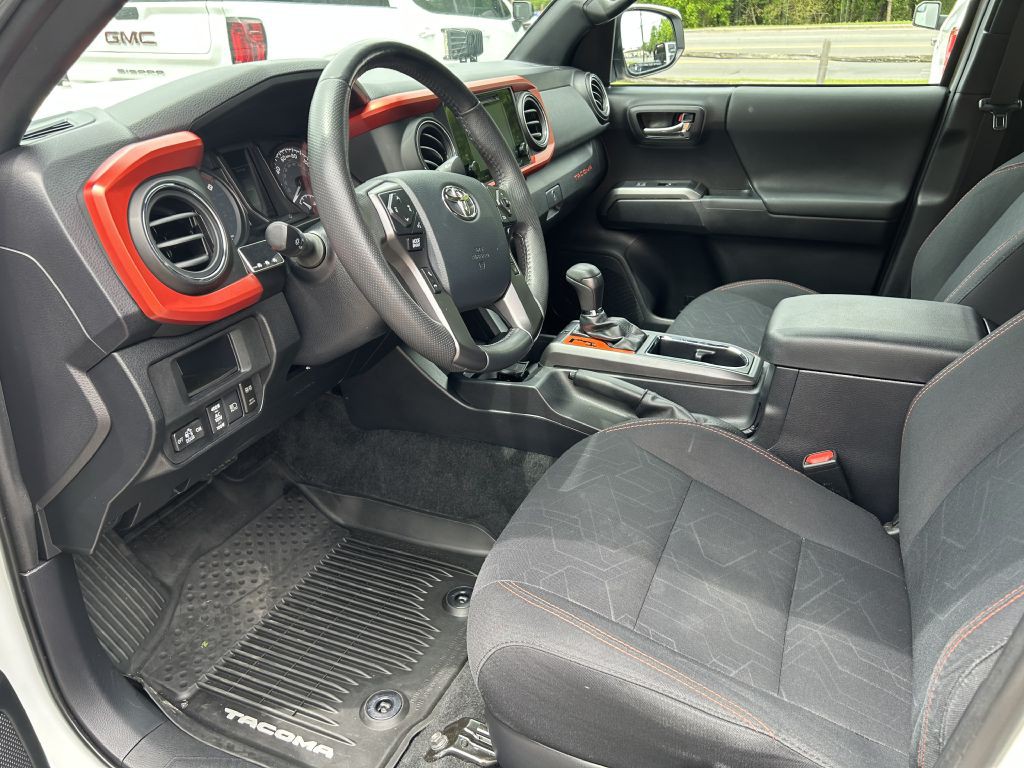 2018 Toyota Tacoma Image 10