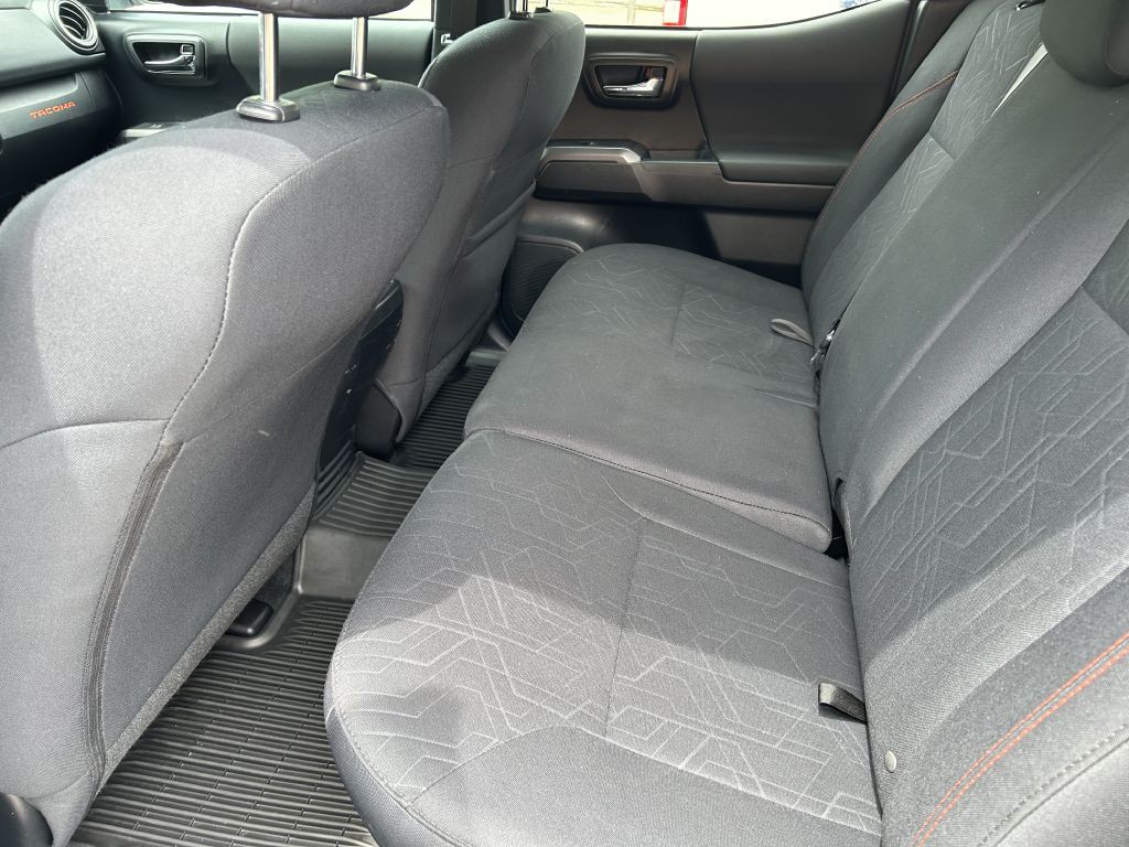 2018 Toyota Tacoma Image 12