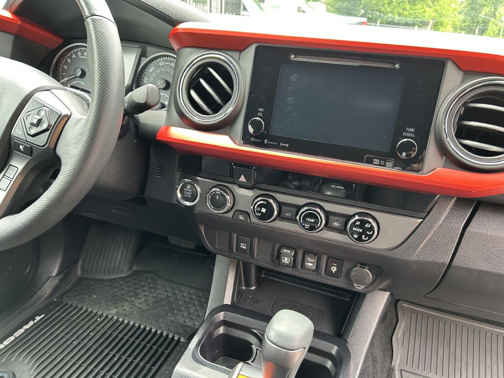 2018 Toyota Tacoma Image 15