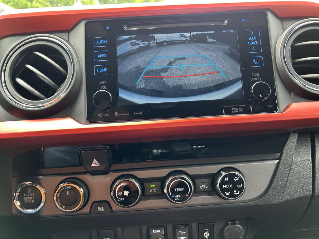 2018 Toyota Tacoma Image 18