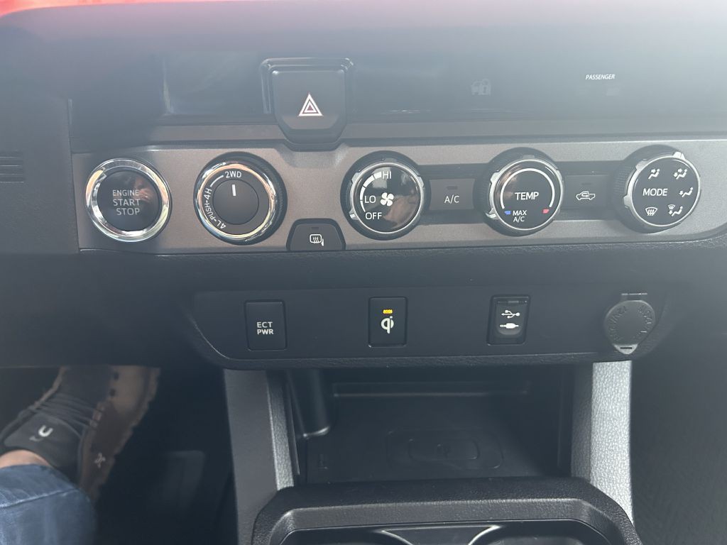 2016 Toyota Tacoma Image 16
