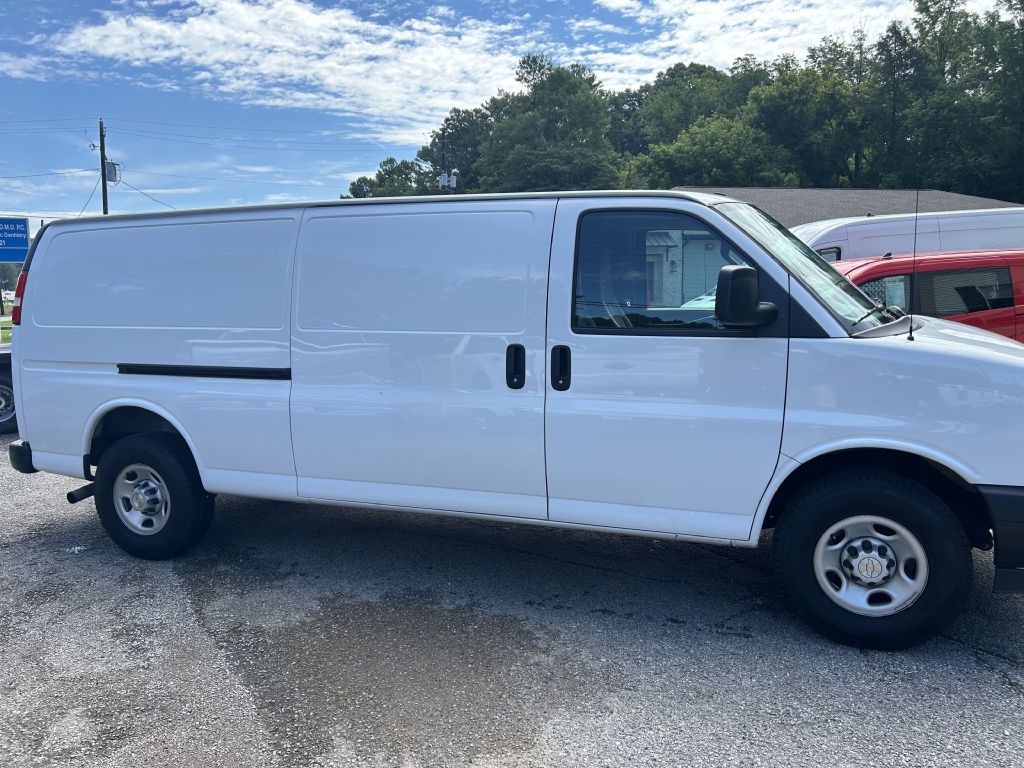 2023 Chevrolet Express Image 4