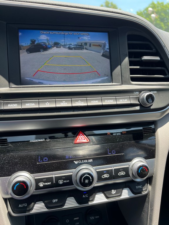 2020 Hyundai Elantra Image 18