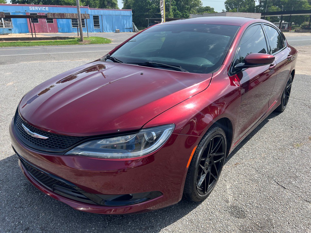 2015 Chrysler 200 Image 2