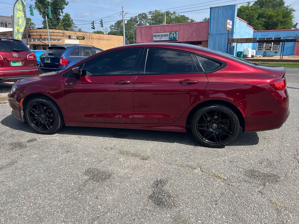 2015 Chrysler 200 Image 9