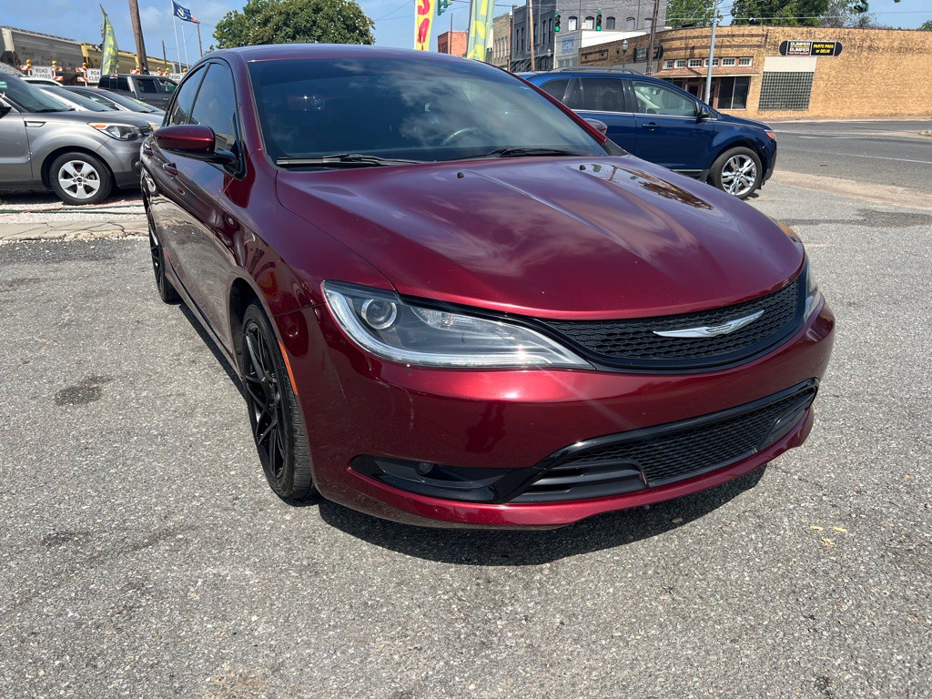 2015 Chrysler 200 Image 12
