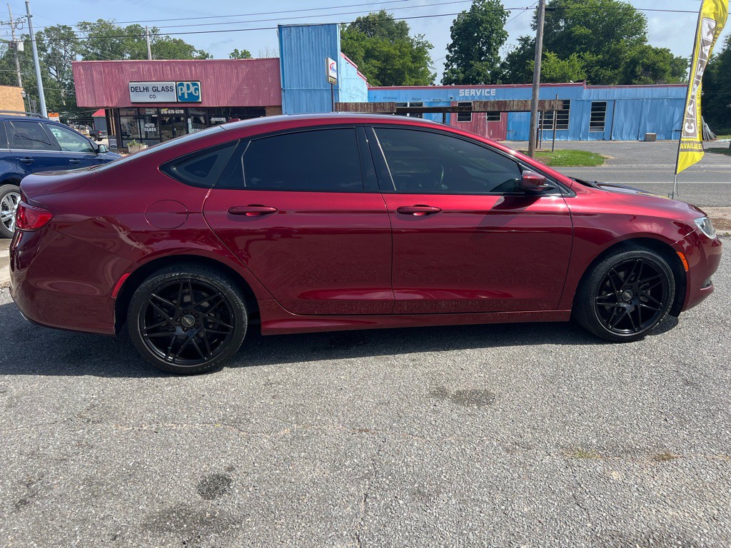 2015 Chrysler 200 Image 17
