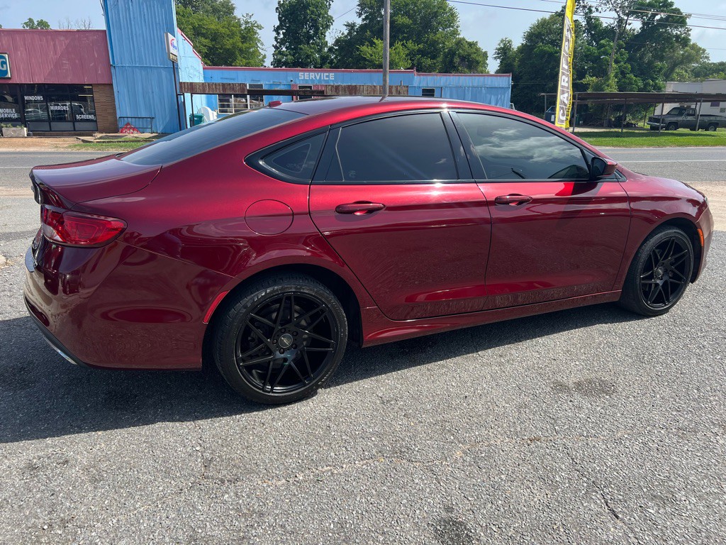 2015 Chrysler 200 Image 18