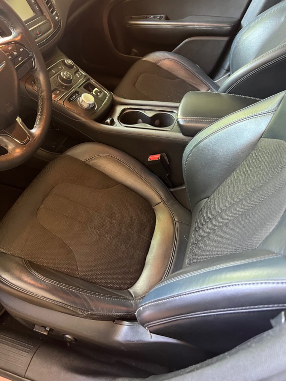 2015 Chrysler 200 Image 21