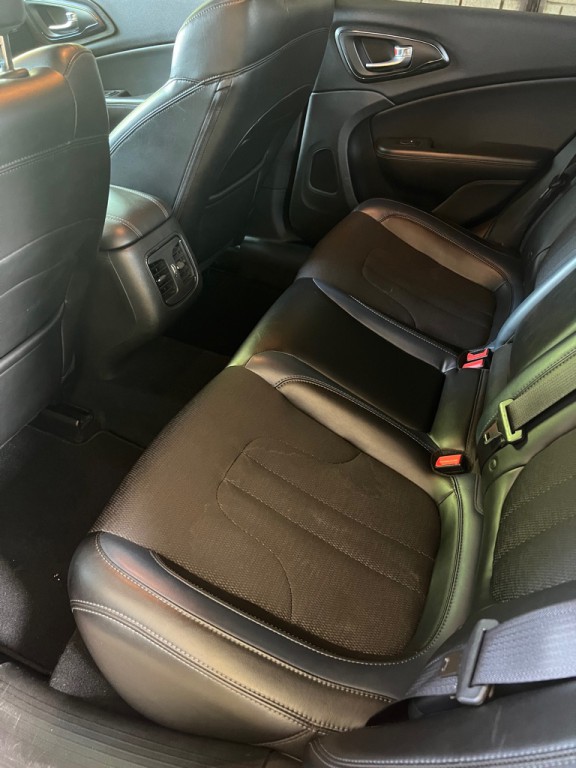 2015 Chrysler 200 Image 26