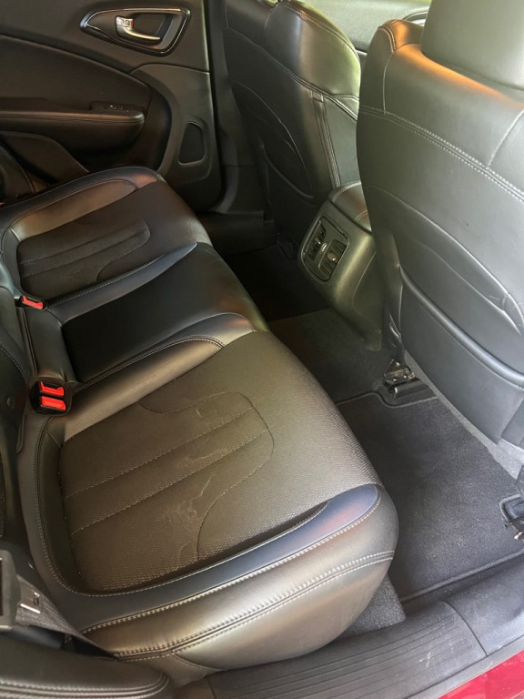 2015 Chrysler 200 Image 28