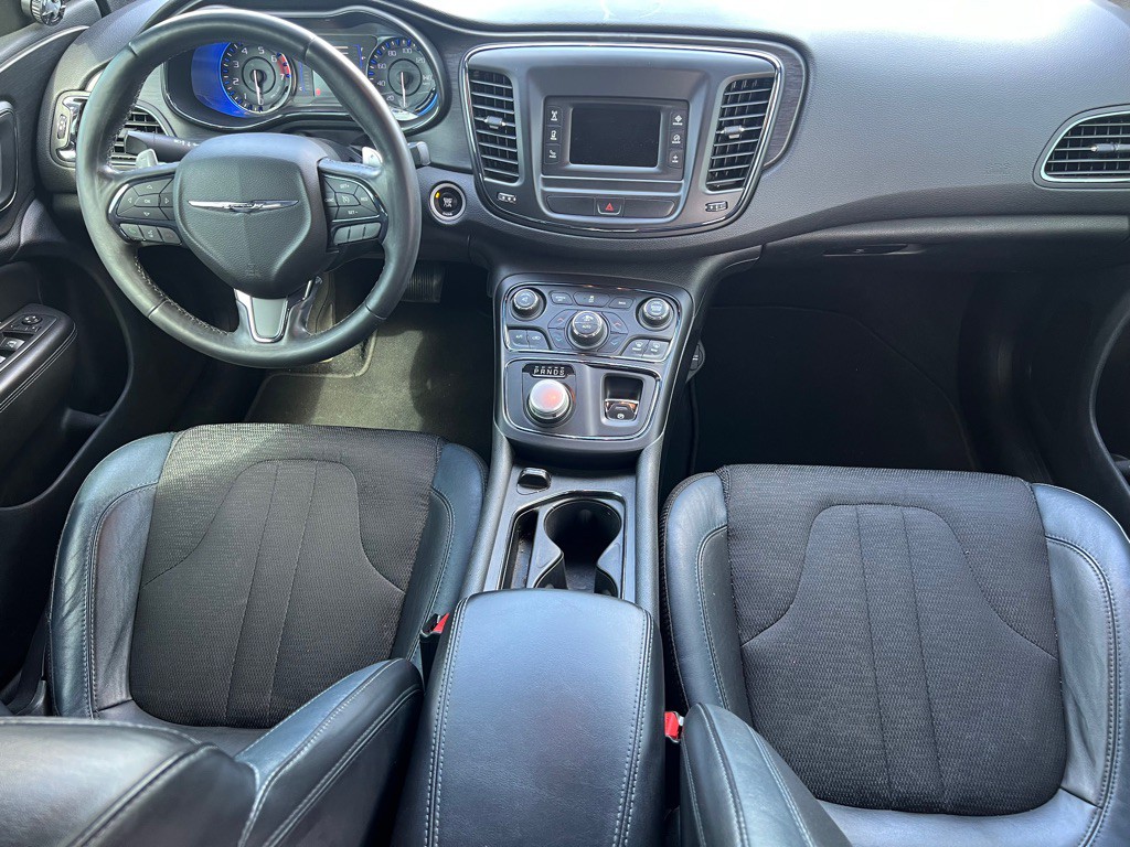 2015 Chrysler 200 Image 20