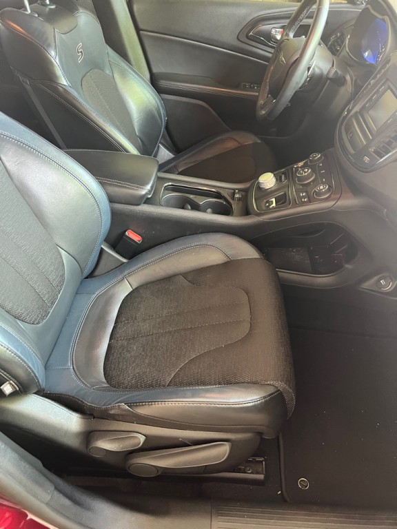 2015 Chrysler 200 Image 23