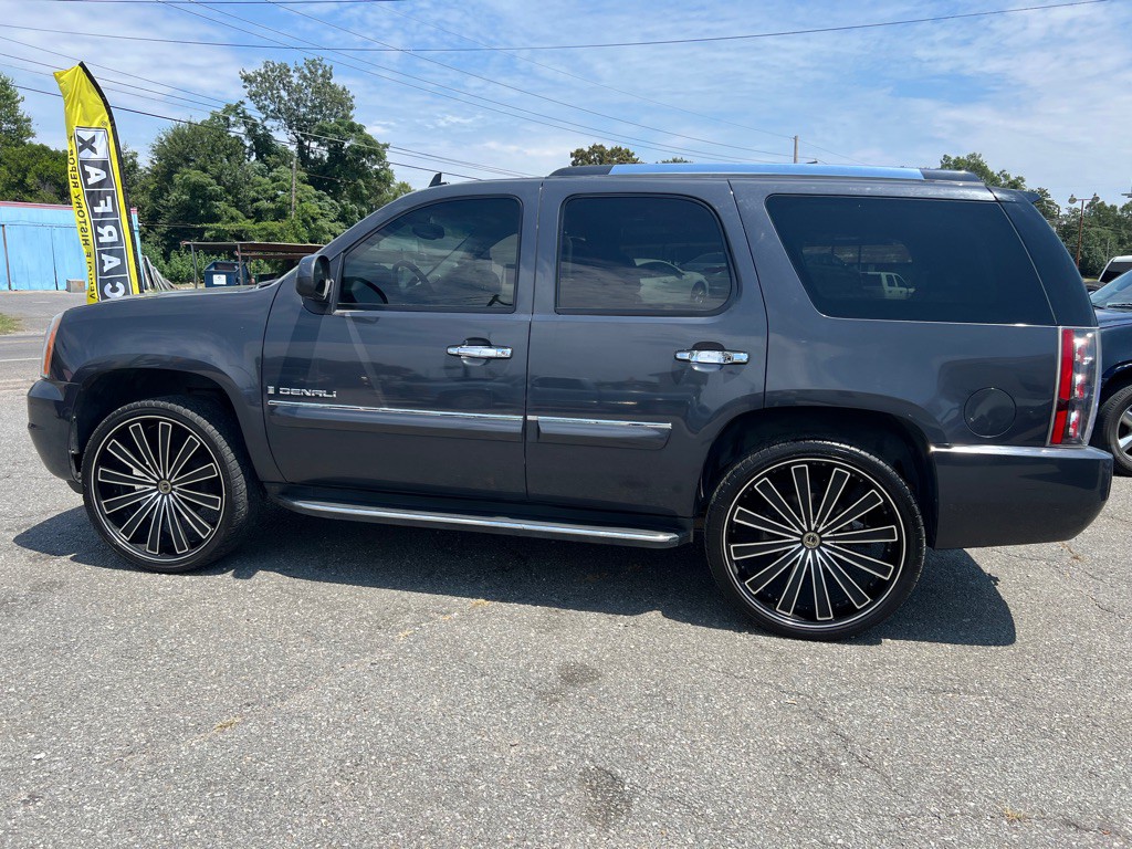 2008 GMC Yukon Image 2