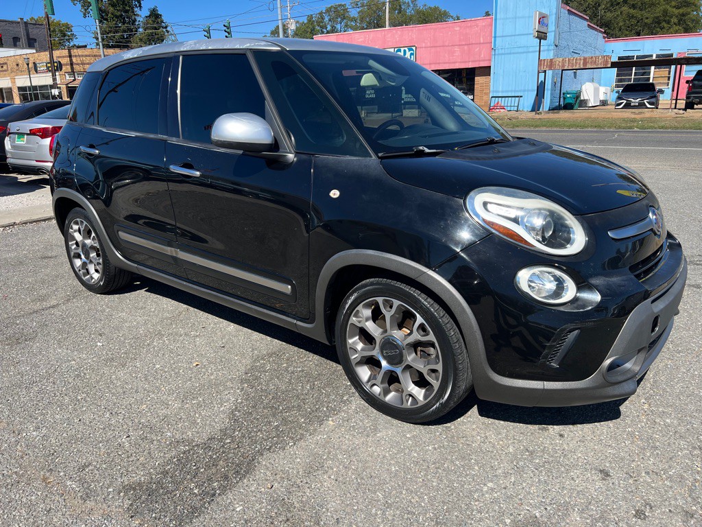 2014 FIAT 500L Image 1