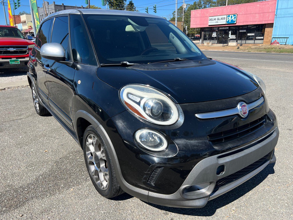 2014 FIAT 500L Image 2
