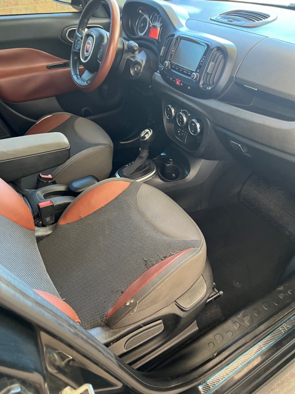 2014 FIAT 500L Image 24