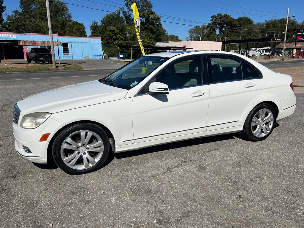 2010 Mercedes-Benz C-Class Image 4