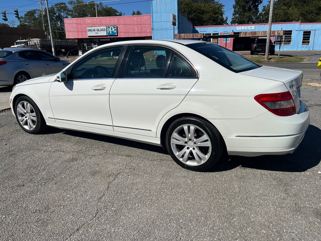 2010 Mercedes-Benz C-Class Image 11