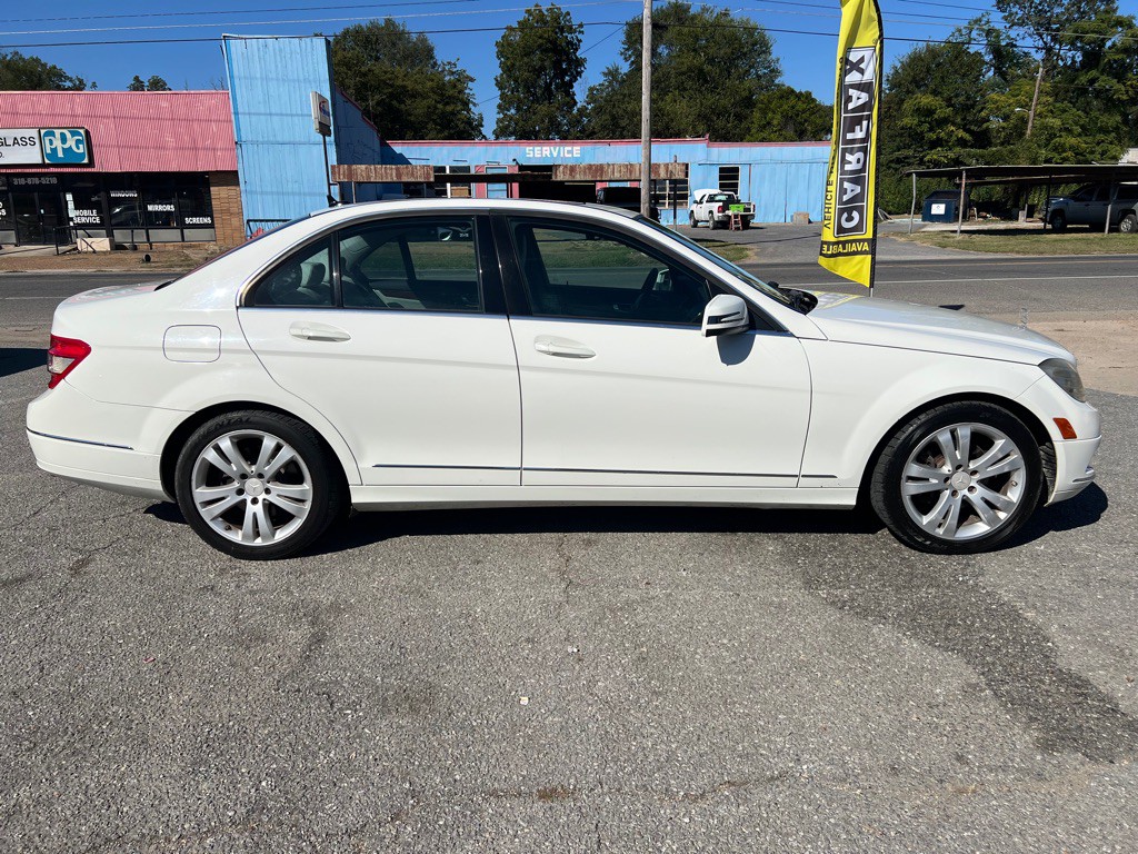 2010 Mercedes-Benz C-Class Image 19