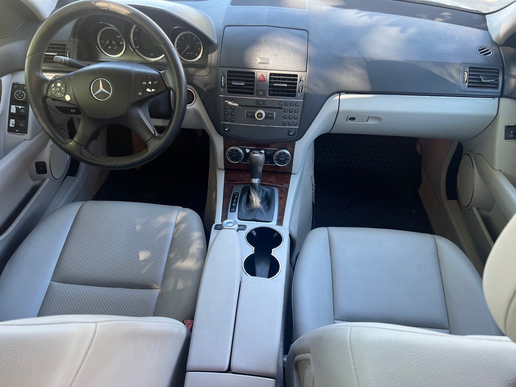 2010 Mercedes-Benz C-Class Image 23