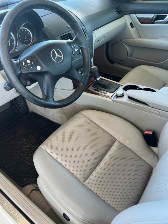 2010 Mercedes-Benz C-Class Image 24