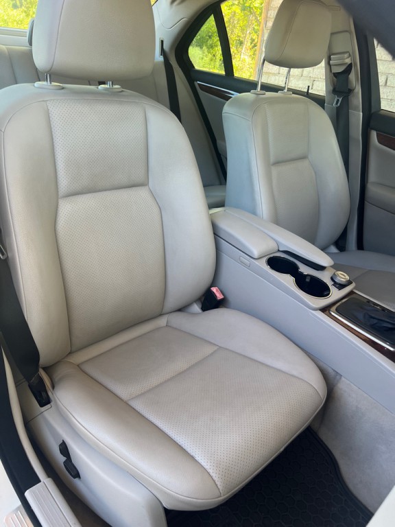 2010 Mercedes-Benz C-Class Image 26