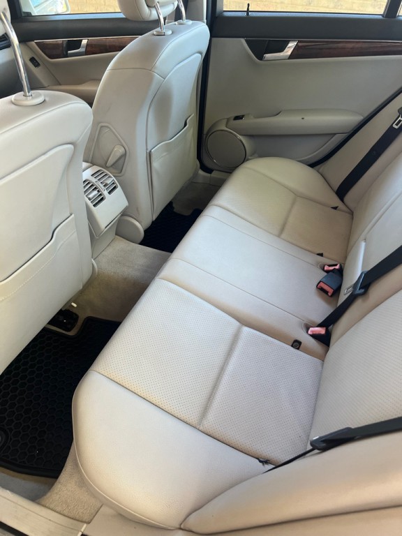 2010 Mercedes-Benz C-Class Image 28