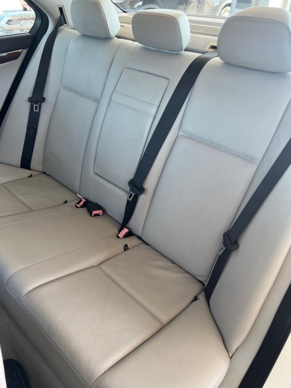 2010 Mercedes-Benz C-Class Image 29