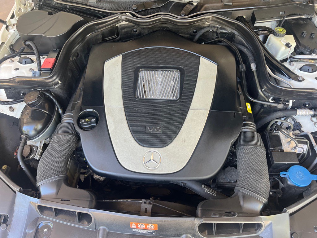 2010 Mercedes-Benz C-Class Image 32