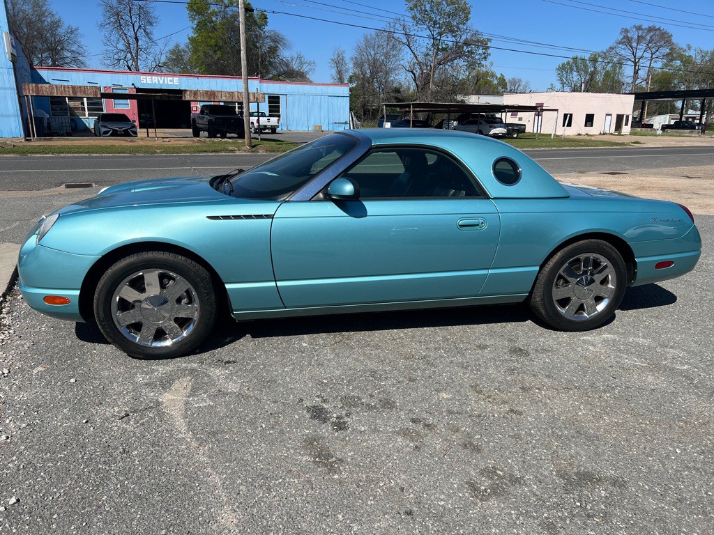 2002 Ford Thunderbird Image 4
