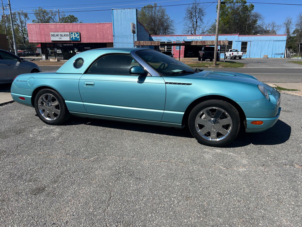 2002 Ford Thunderbird Image 10