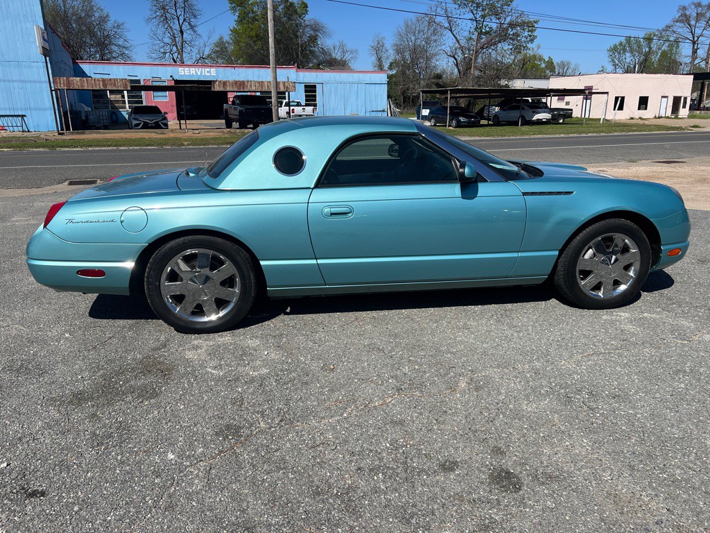 2002 Ford Thunderbird Image 12