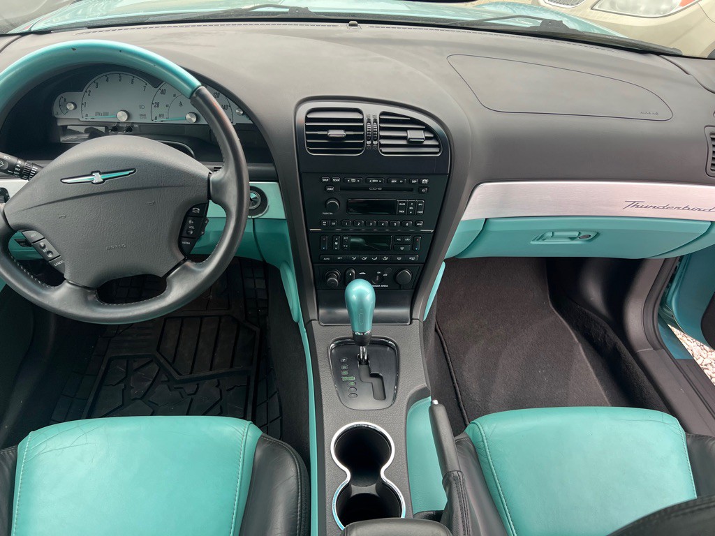 2002 Ford Thunderbird Image 15