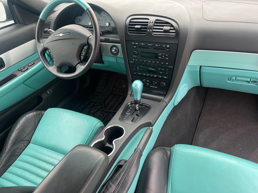 2002 Ford Thunderbird Image 16