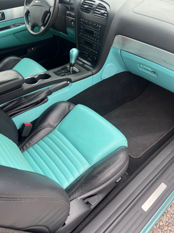 2002 Ford Thunderbird Image 19