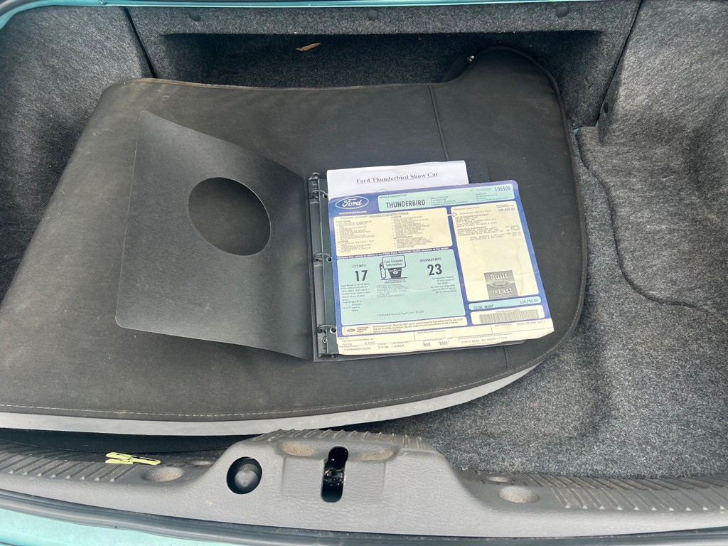 2002 Ford Thunderbird Image 21