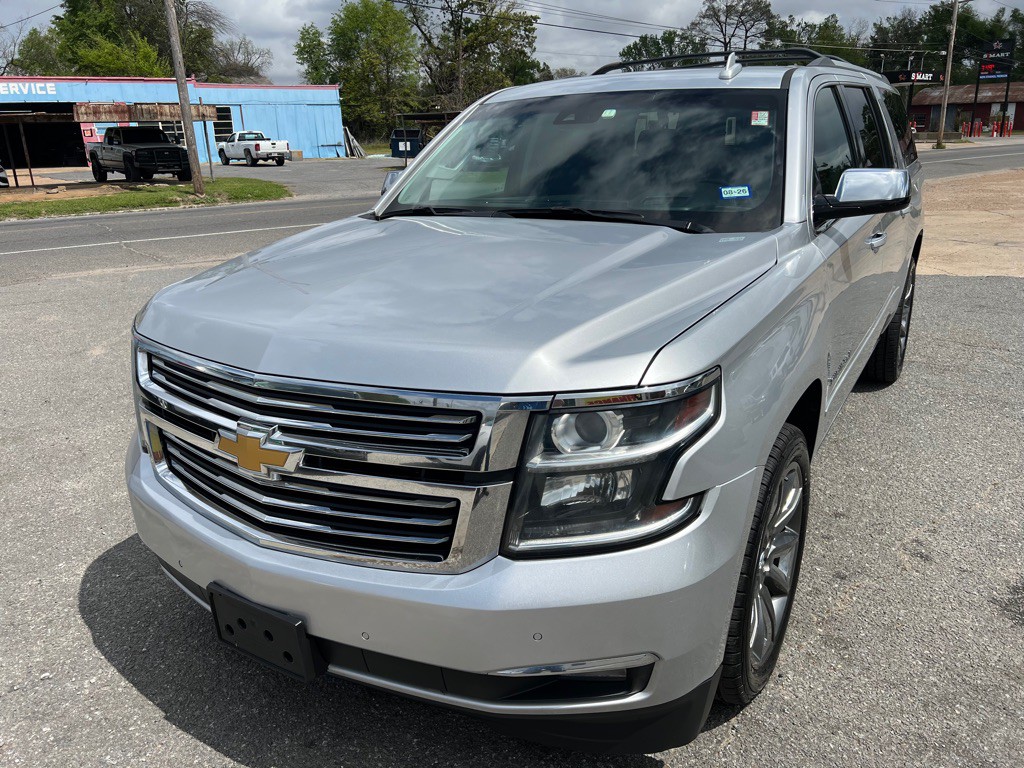 2018 Chevrolet Suburban Image 2