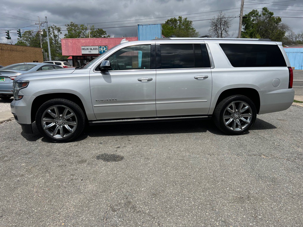 2018 Chevrolet Suburban Image 4