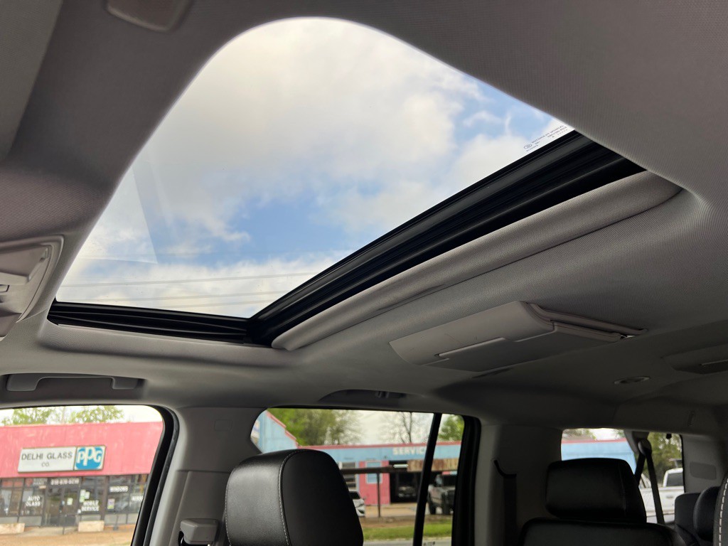 2018 Chevrolet Suburban Image 21