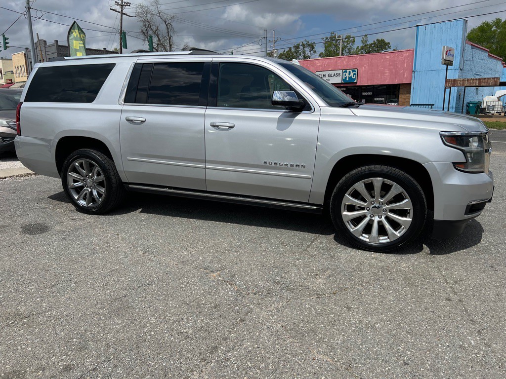 2018 Chevrolet Suburban Image 12
