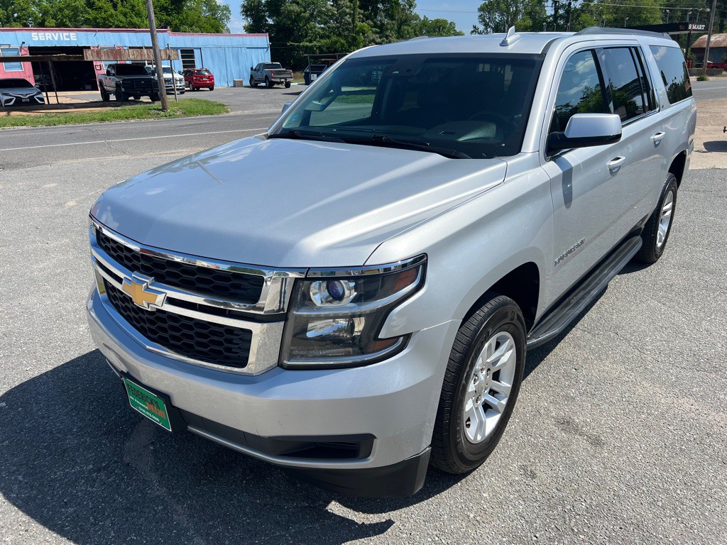 2017 Chevrolet Suburban Image 2