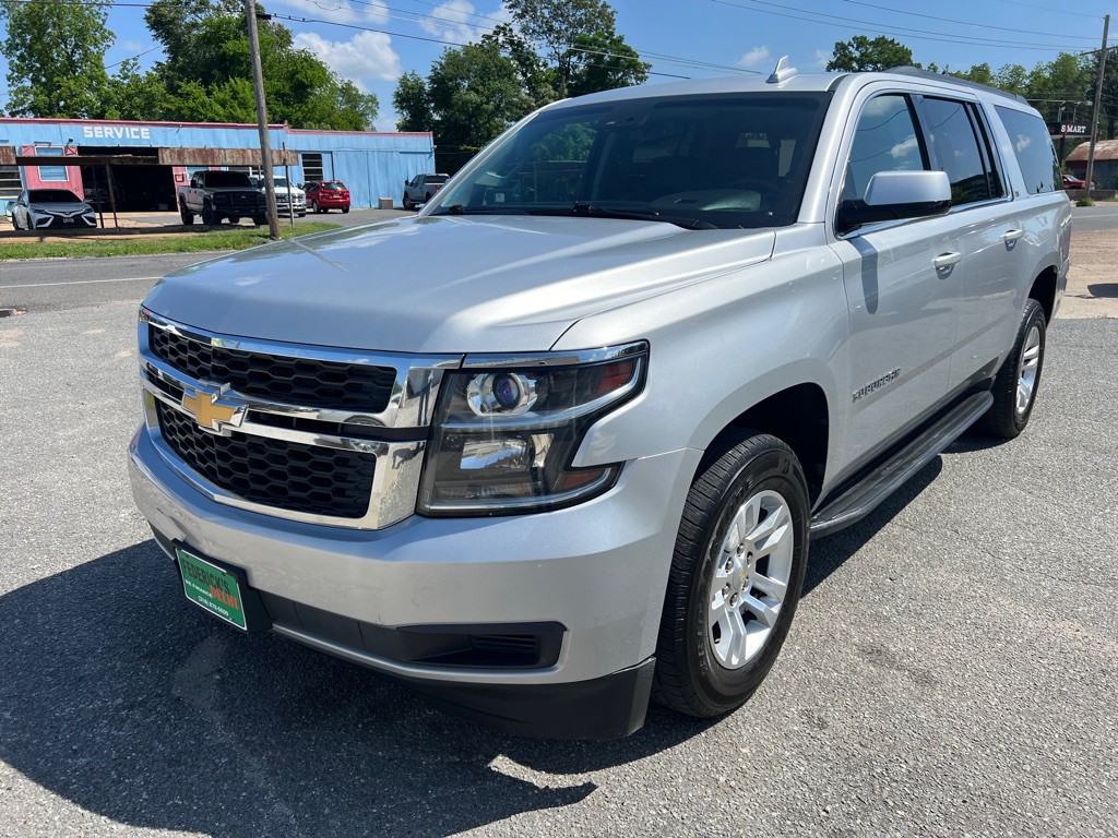 2017 Chevrolet Suburban Image 3