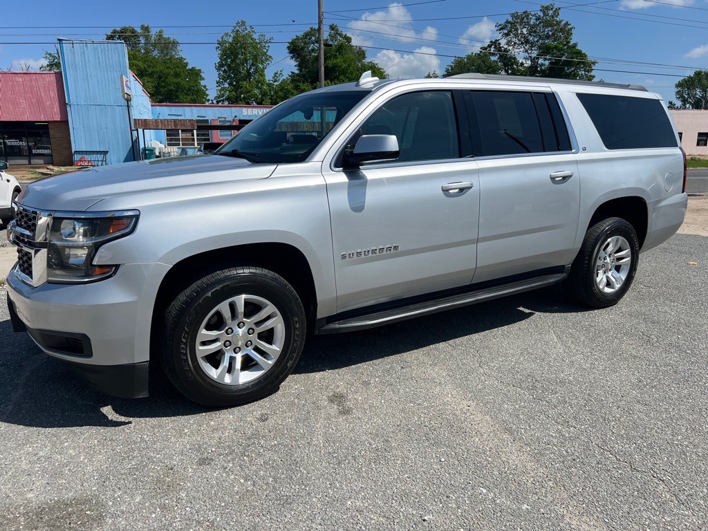 2017 Chevrolet Suburban Image 5