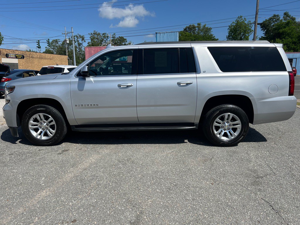 2017 Chevrolet Suburban Image 7