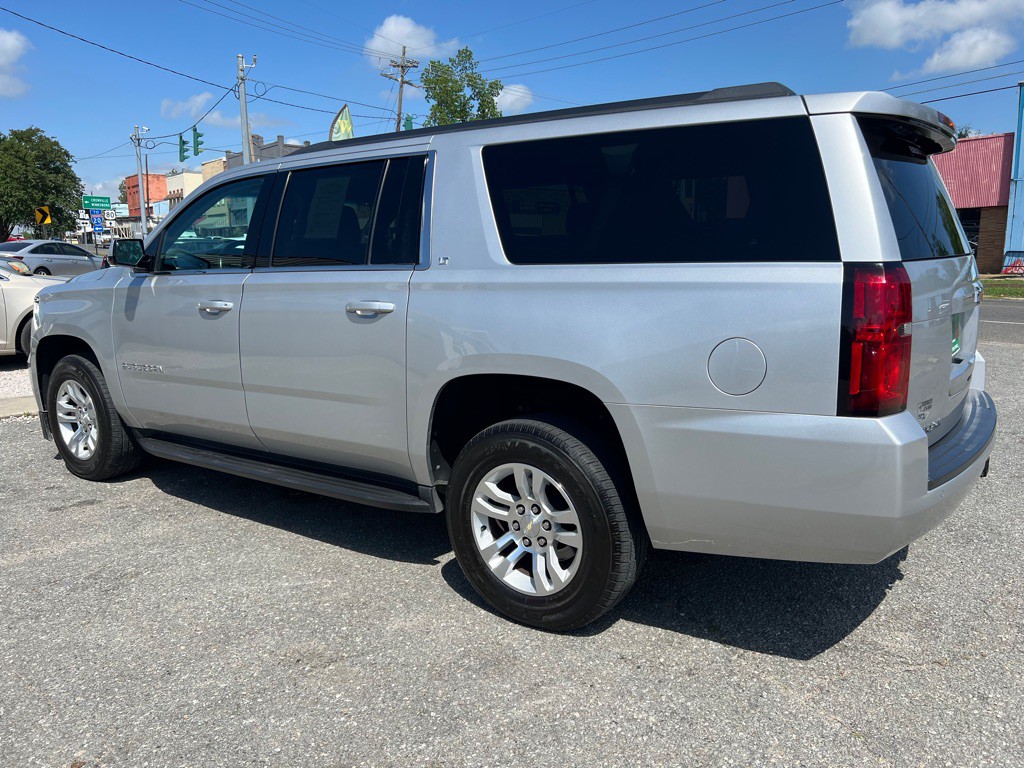 2017 Chevrolet Suburban Image 9