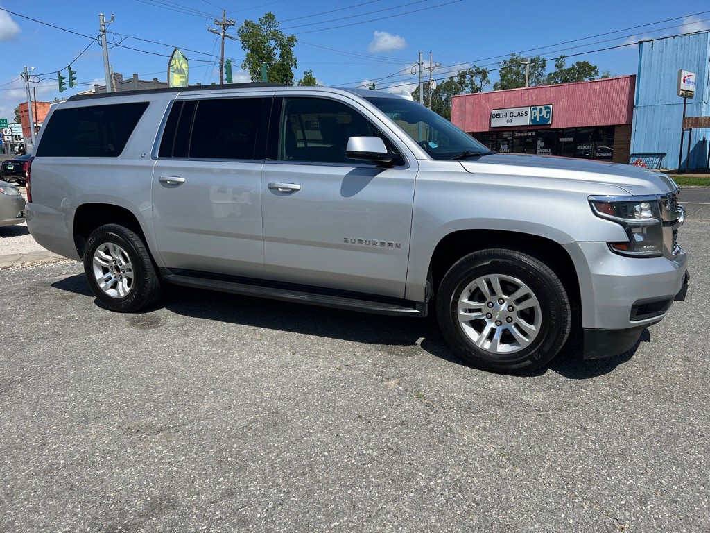 2017 Chevrolet Suburban Image 14