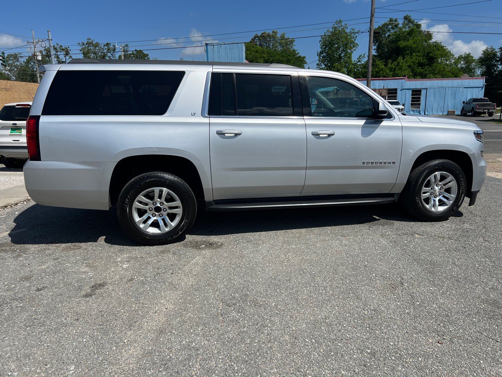 2017 Chevrolet Suburban Image 16